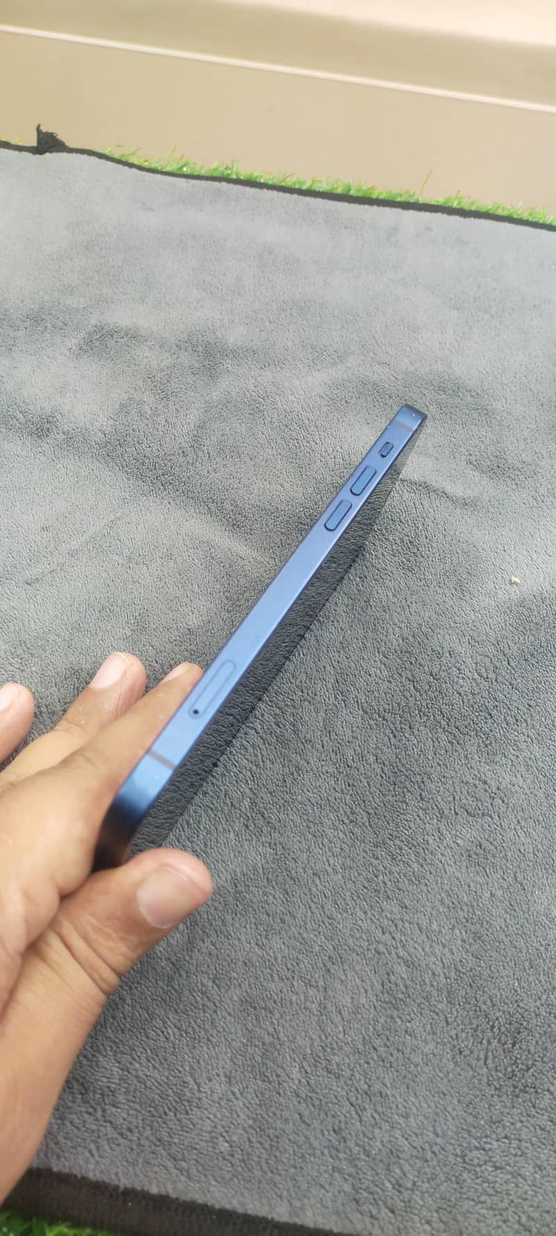 Apple iPhone 12 4