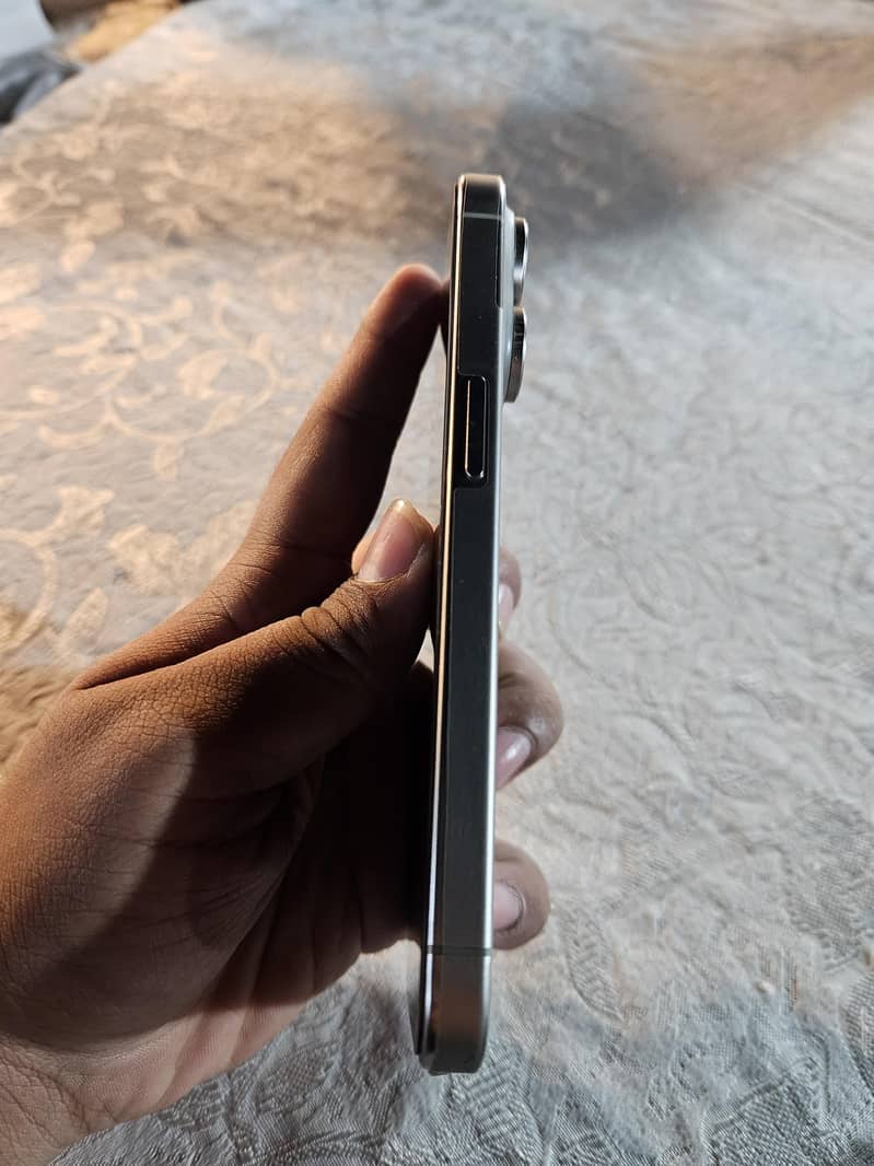 Apple iPhone 15 Pro 1