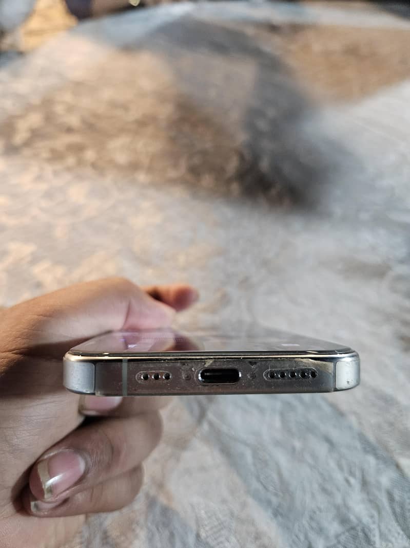 Apple iPhone 15 Pro 4