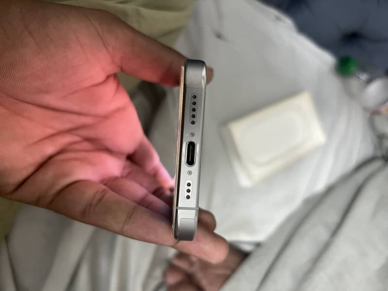 Apple iPhone 15 Pro 2