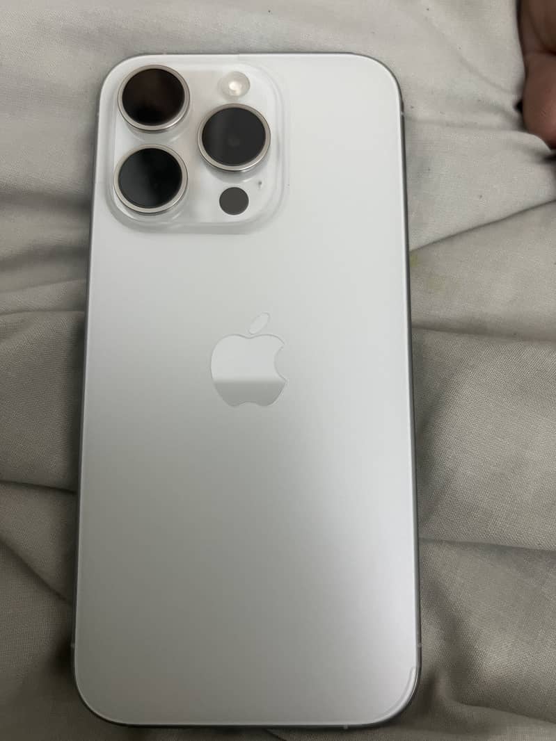 Apple iPhone 15 Pro 3