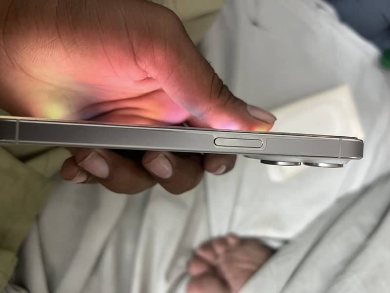 Apple iPhone 15 Pro 4