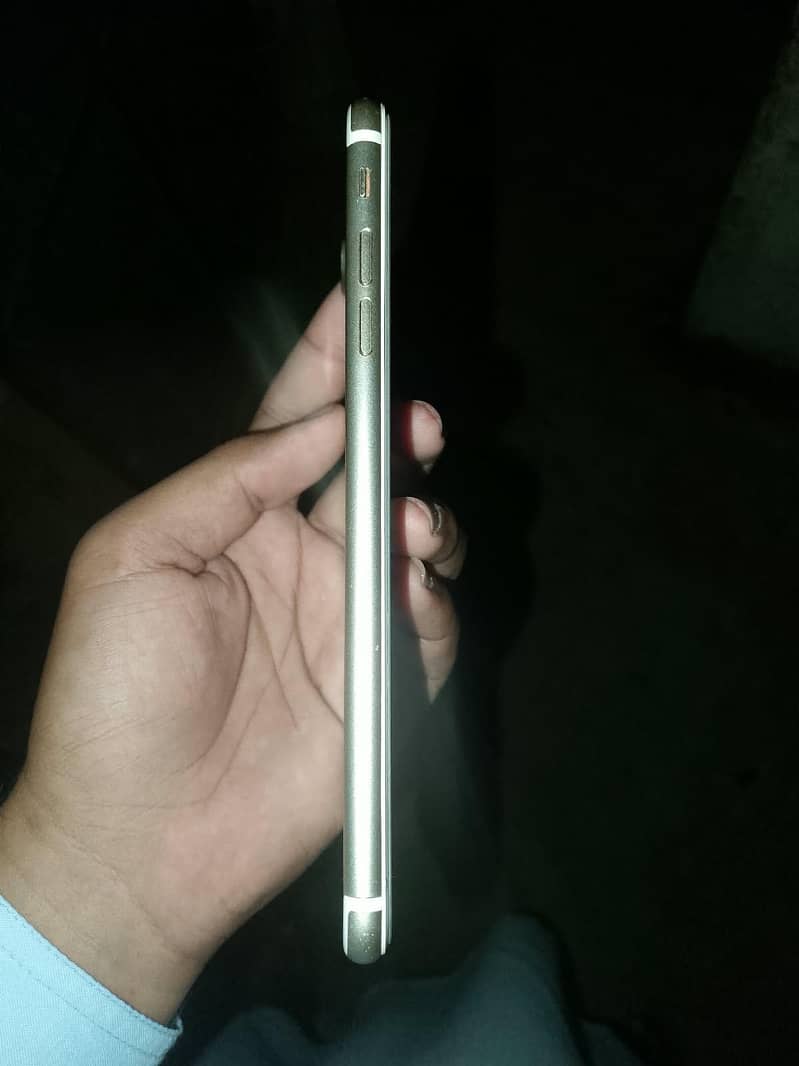 Apple iPhone 7 Plus 32GB 1