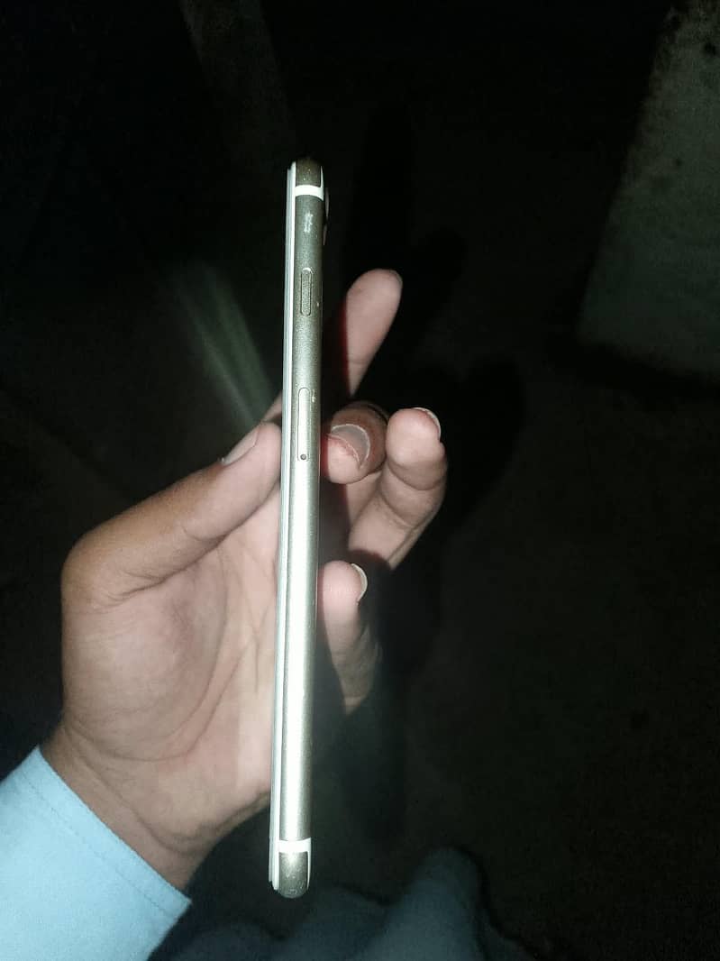 Apple iPhone 7 Plus 32GB 2