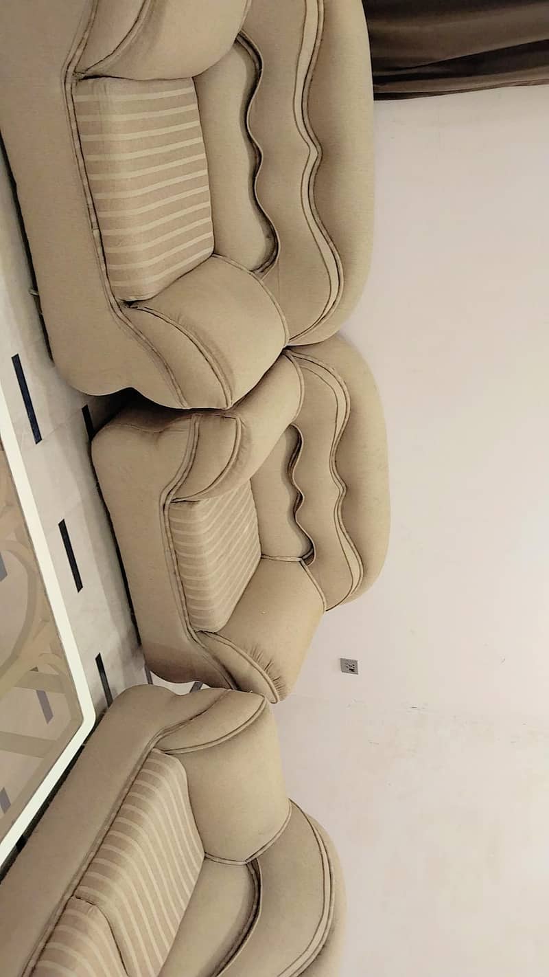 2  Sofa Sets 6 Seater 4