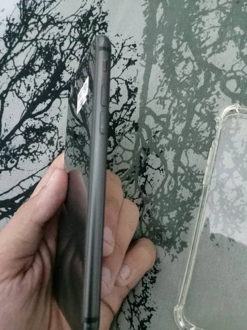 Apple iPhone 8 4