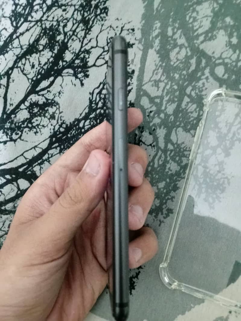Apple iPhone 8 5