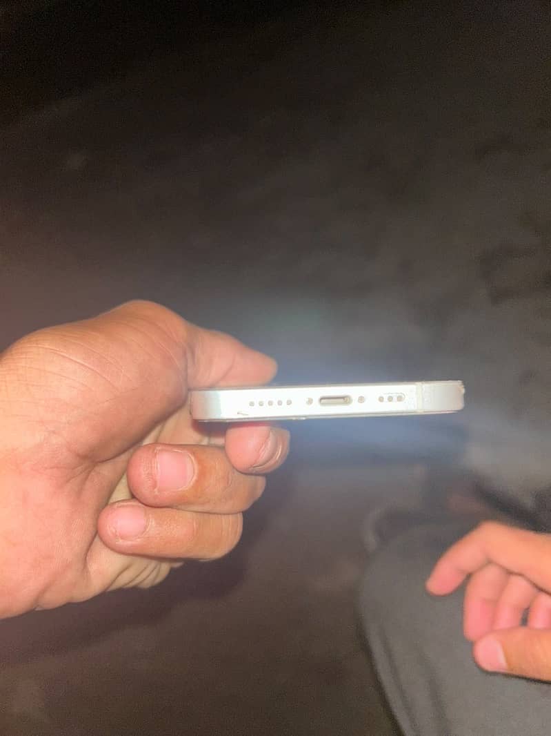 Apple iPhone 12 3
