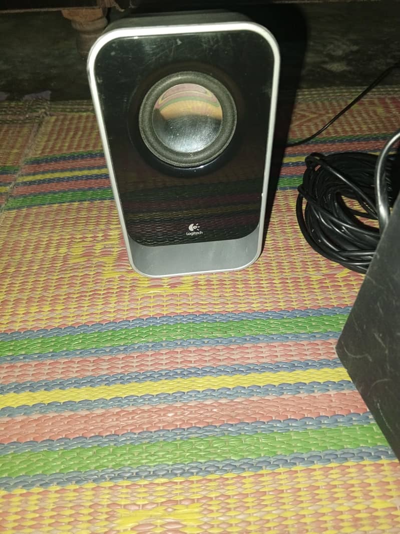 Logitech boofers set, 1