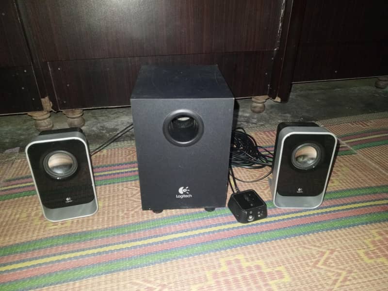 Logitech boofers set, 2