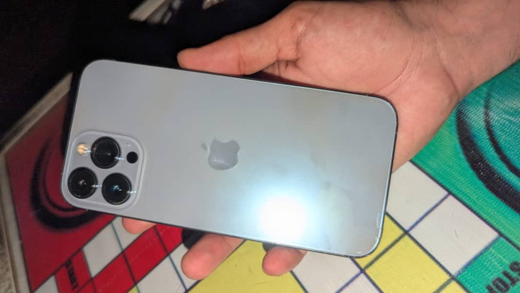 Apple iPhone 13 Pro Max 2
