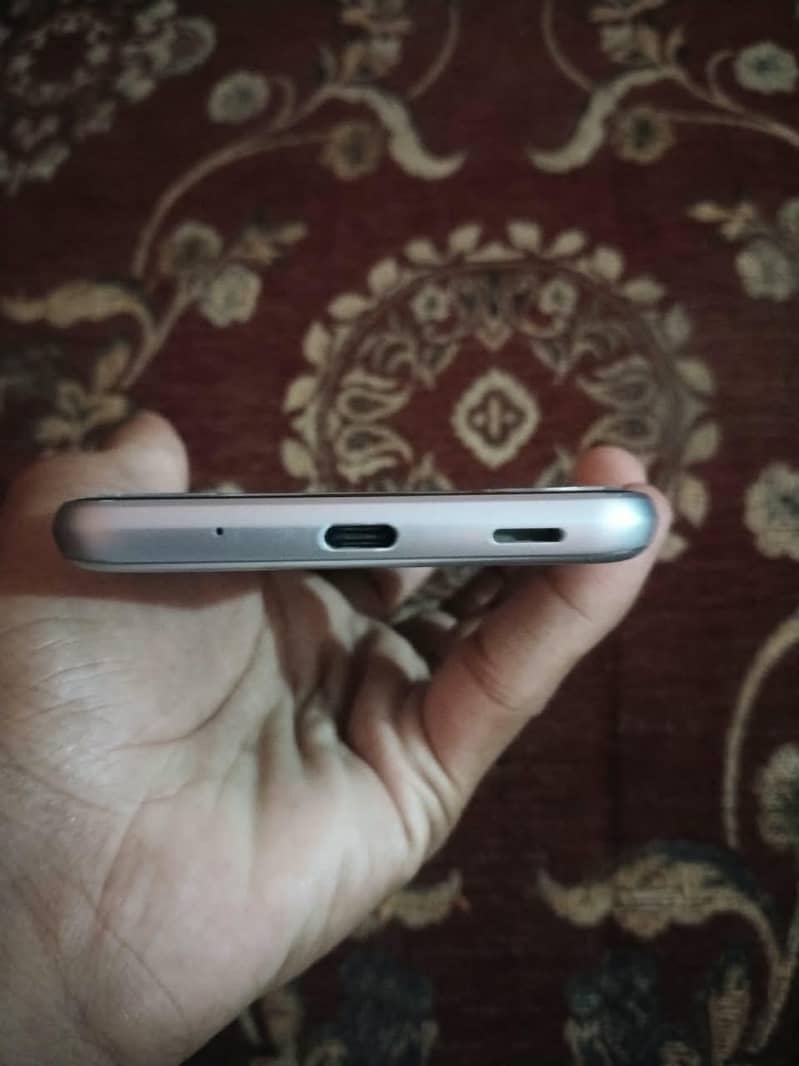 Sharp Aquos Sense 3 plus 2