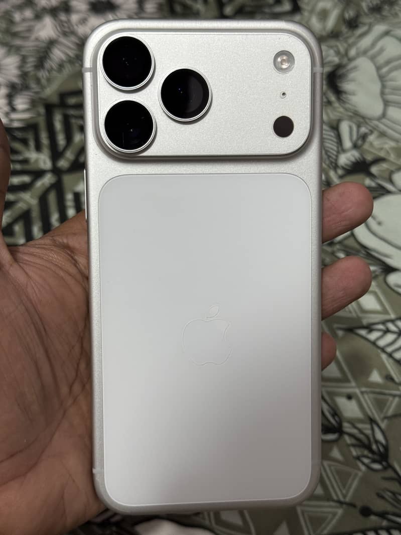 Apple iPhone 17 Pro Max 2