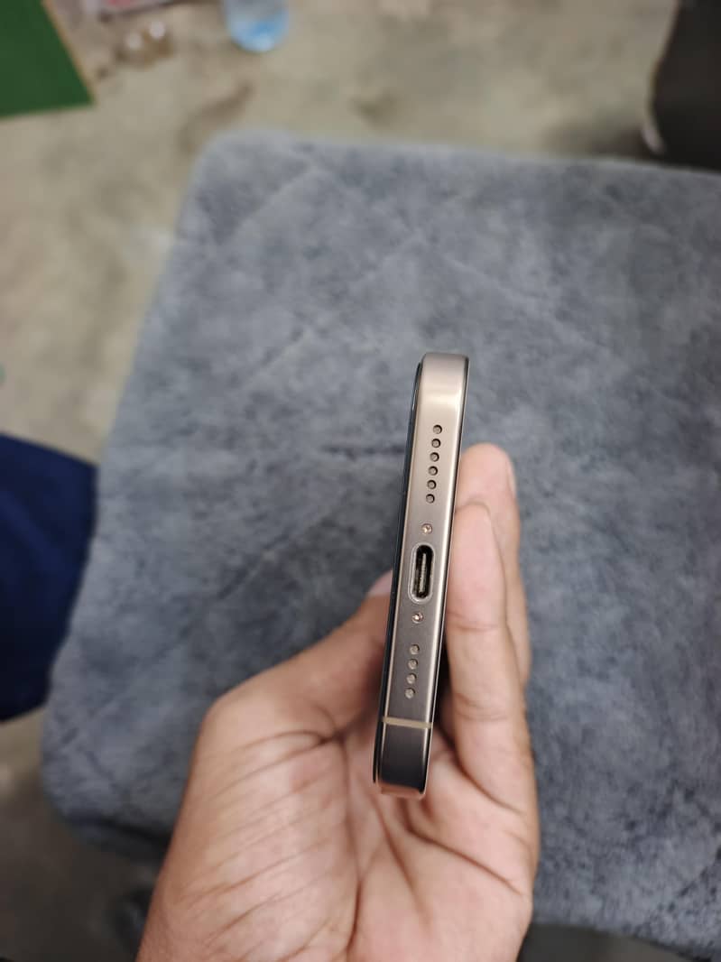 Apple iPhone 16 Pro Max 3