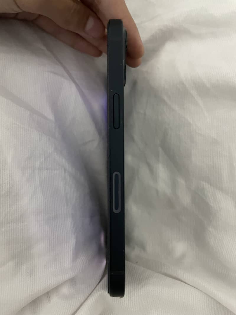 Apple iPhone 13 2
