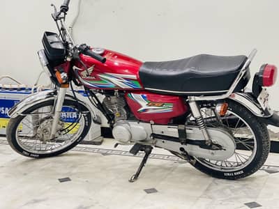 Honda 125 23 model 10/10 condition Total genius