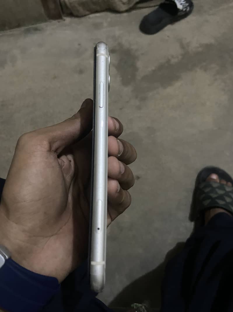 Apple iPhone 11 3