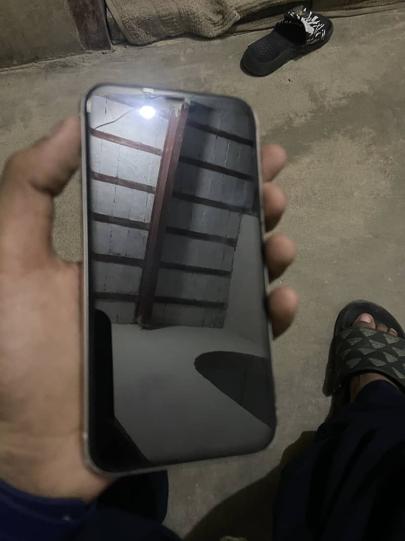 Apple iPhone 11 4