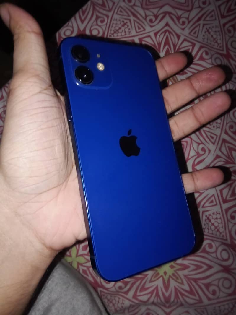Apple iPhone 12 4