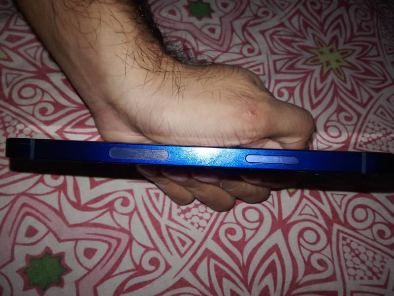 Apple iPhone 12 6