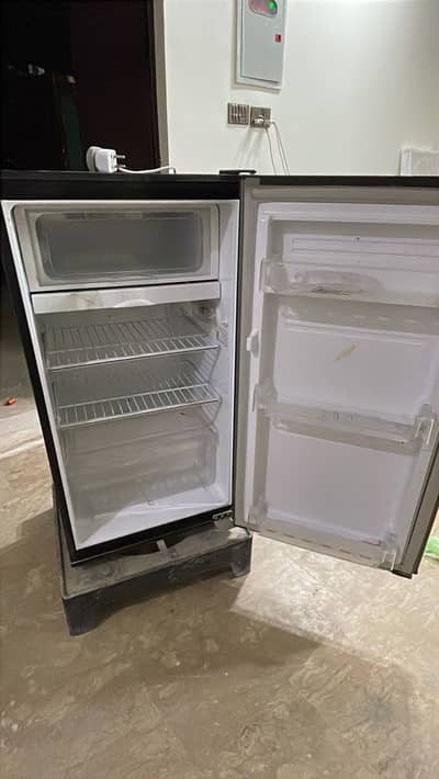 PEL Life Pro Refrigerator – 100% Cooling OK – Charcoal Grey
