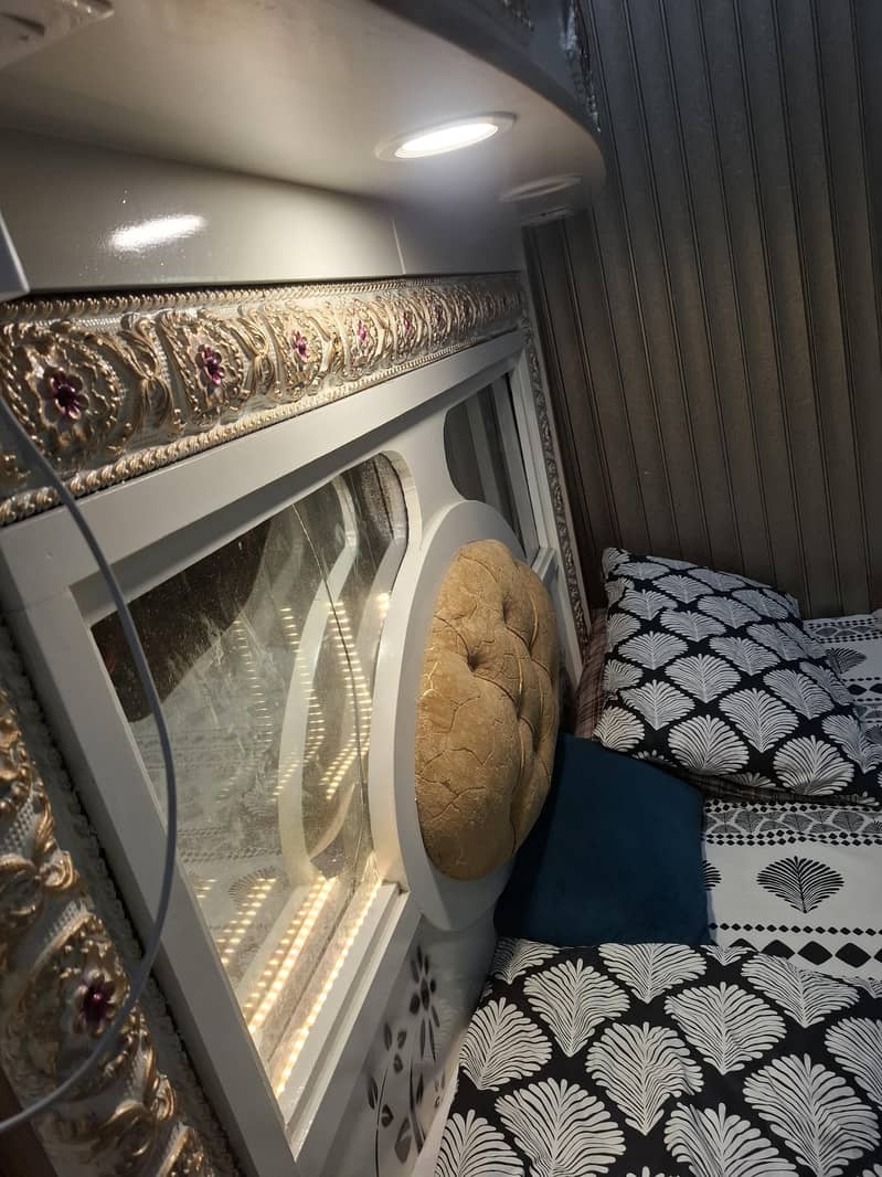 Good condition bed Queen size 2