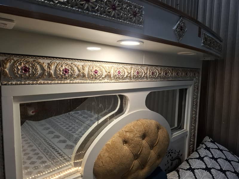 Good condition bed Queen size 3