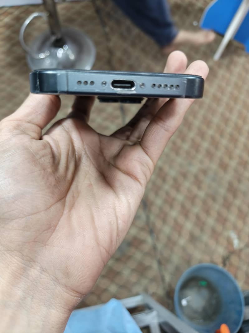 Apple iPhone 15 Pro 2