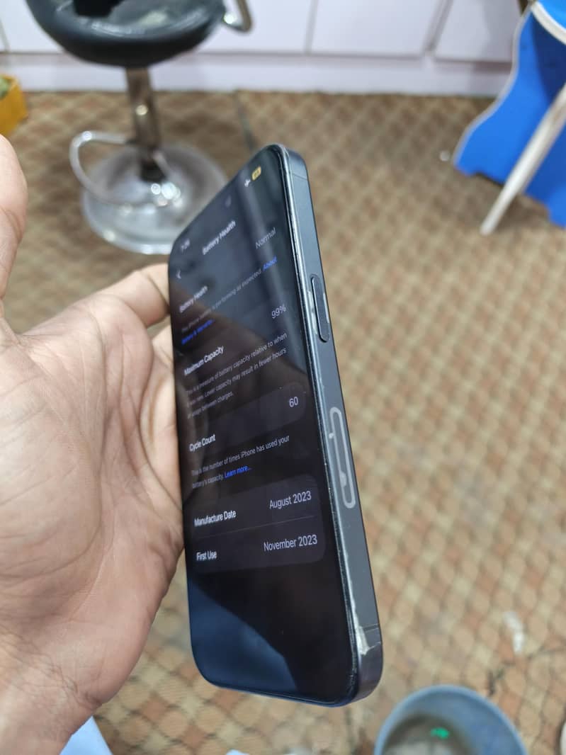 Apple iPhone 15 Pro 4