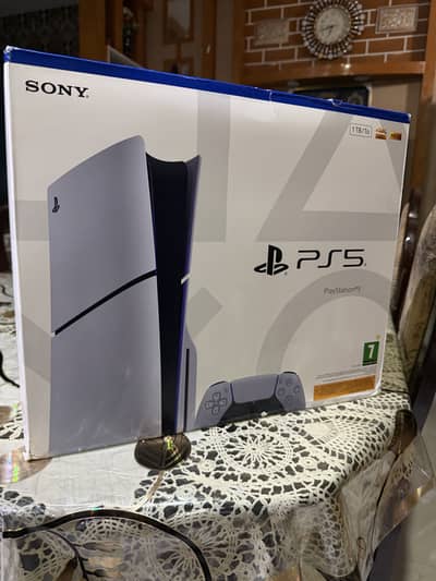 PS5 Slim Disc Edition 1TB + 2 Original Controllers + Wireless Charger
