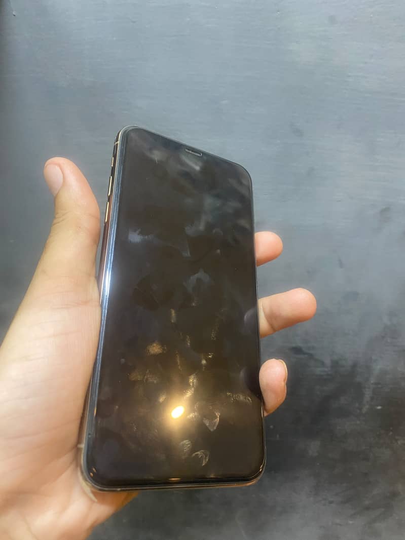 Apple iPhone 11 Pro Max 2