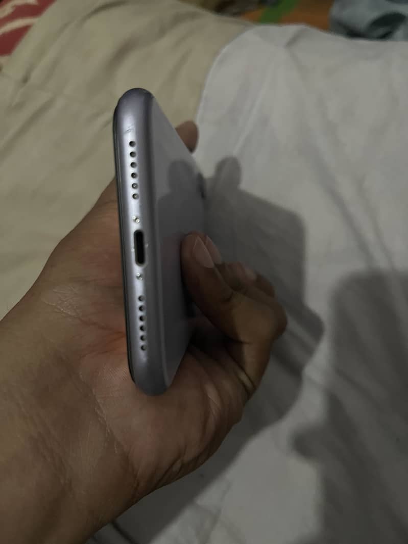 Apple iPhone 11 4
