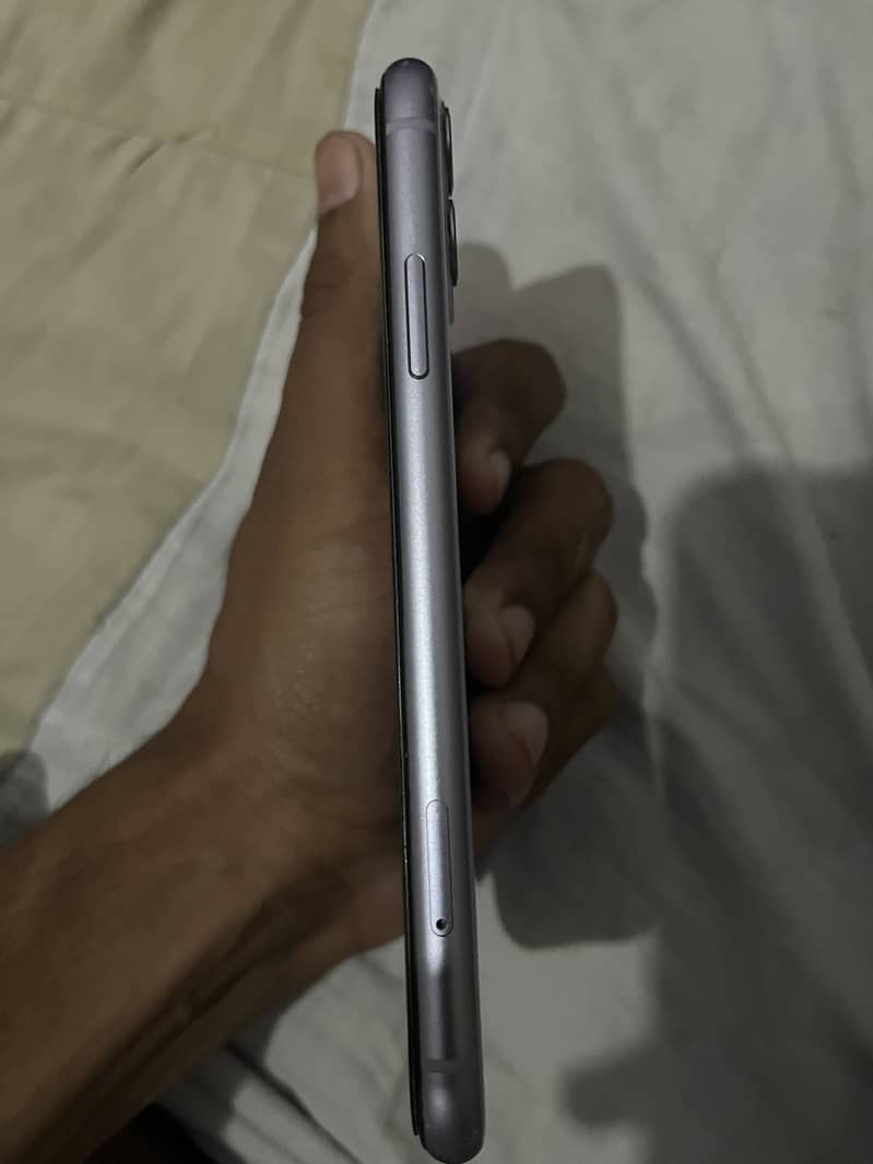 Apple iPhone 11 7