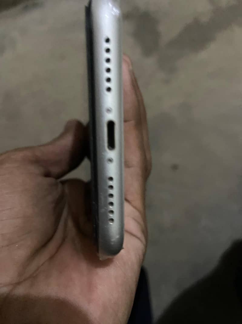 Apple iPhone 11 3
