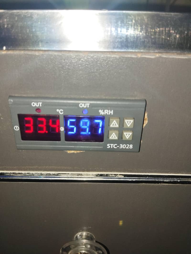 Automatic Used Brooder for Parrot Chicks 3