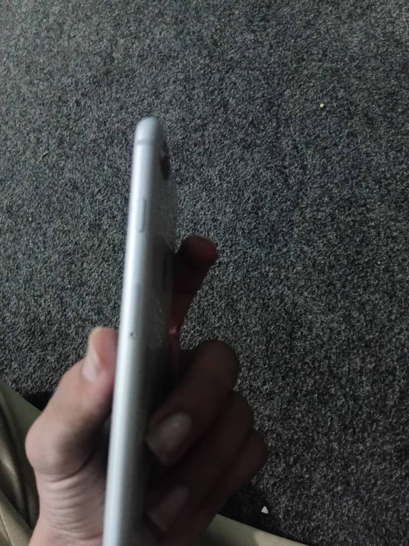 Apple iPhone 8 Plus 1