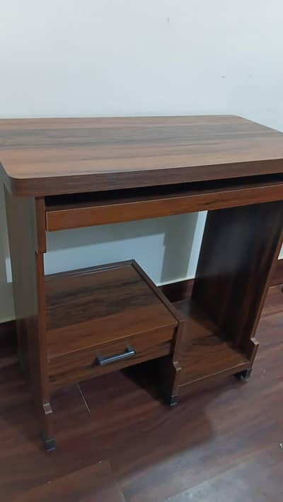 Study table or office use Table and chair