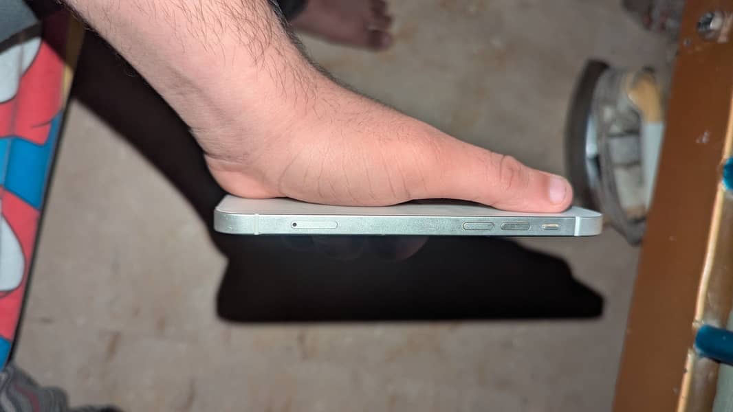 Apple iPhone 12 4