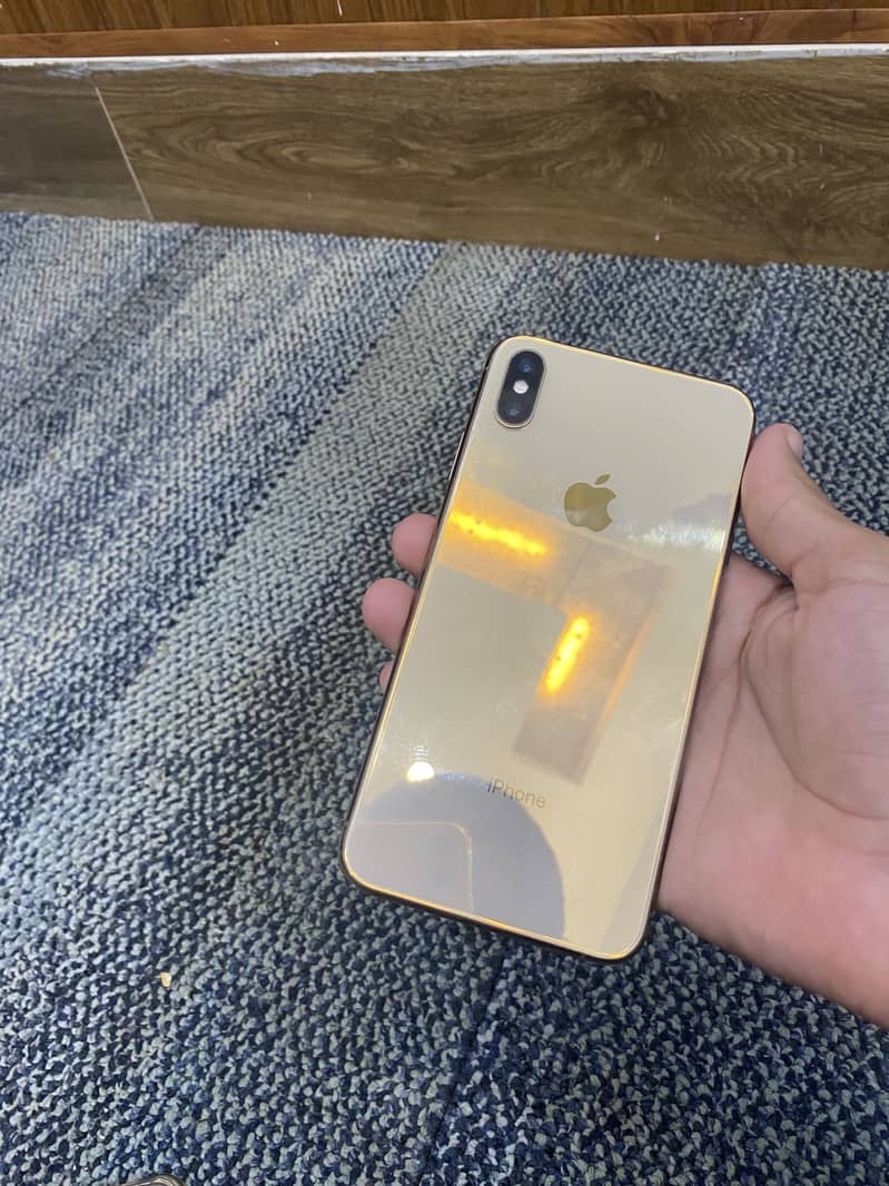 Apple iPhone XS Max 1