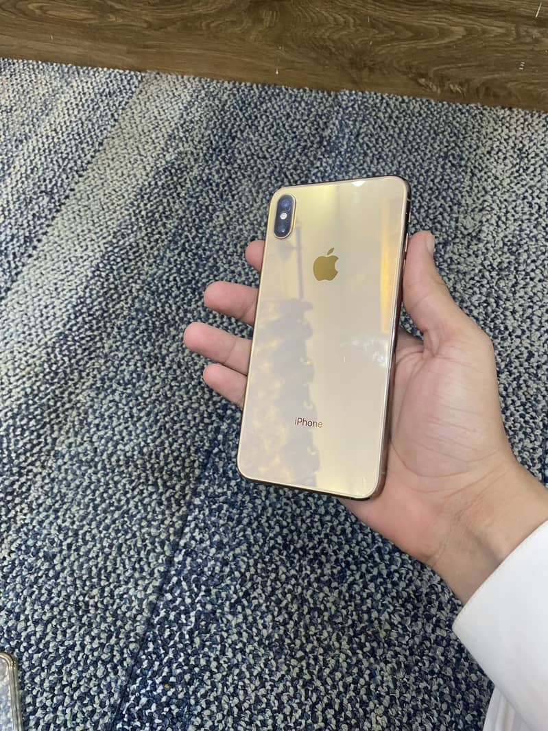 Apple iPhone XS Max 4