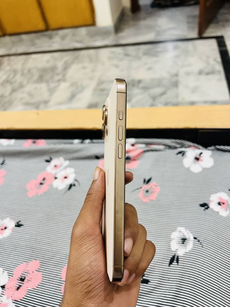 Apple iPhone 16 Pro Max 5