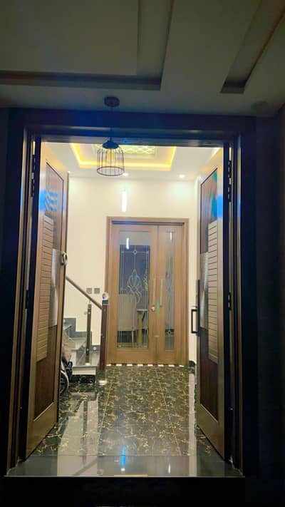 1 KANAL UPPER PORTION AVAILABLE FOR RENT ONLY FOR SILENT OFFICE AT A BEAUTIFUL LOCATION ALL FACILITIES AVAILABLE ETC