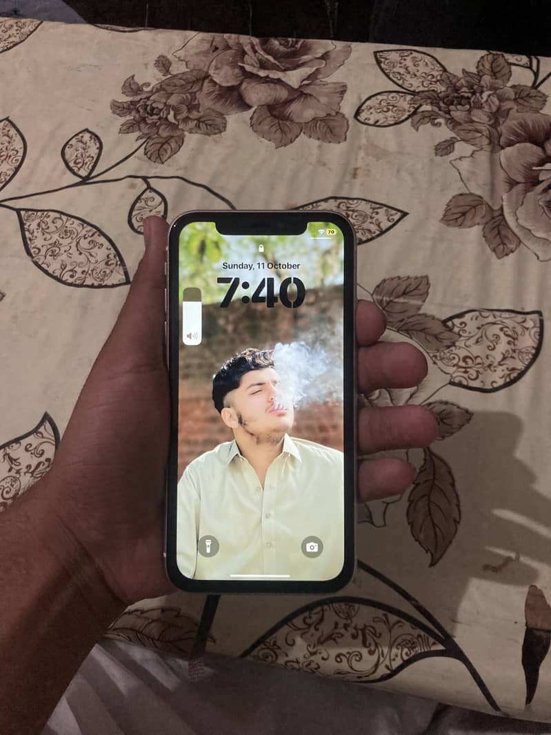 Apple iPhone 11 0