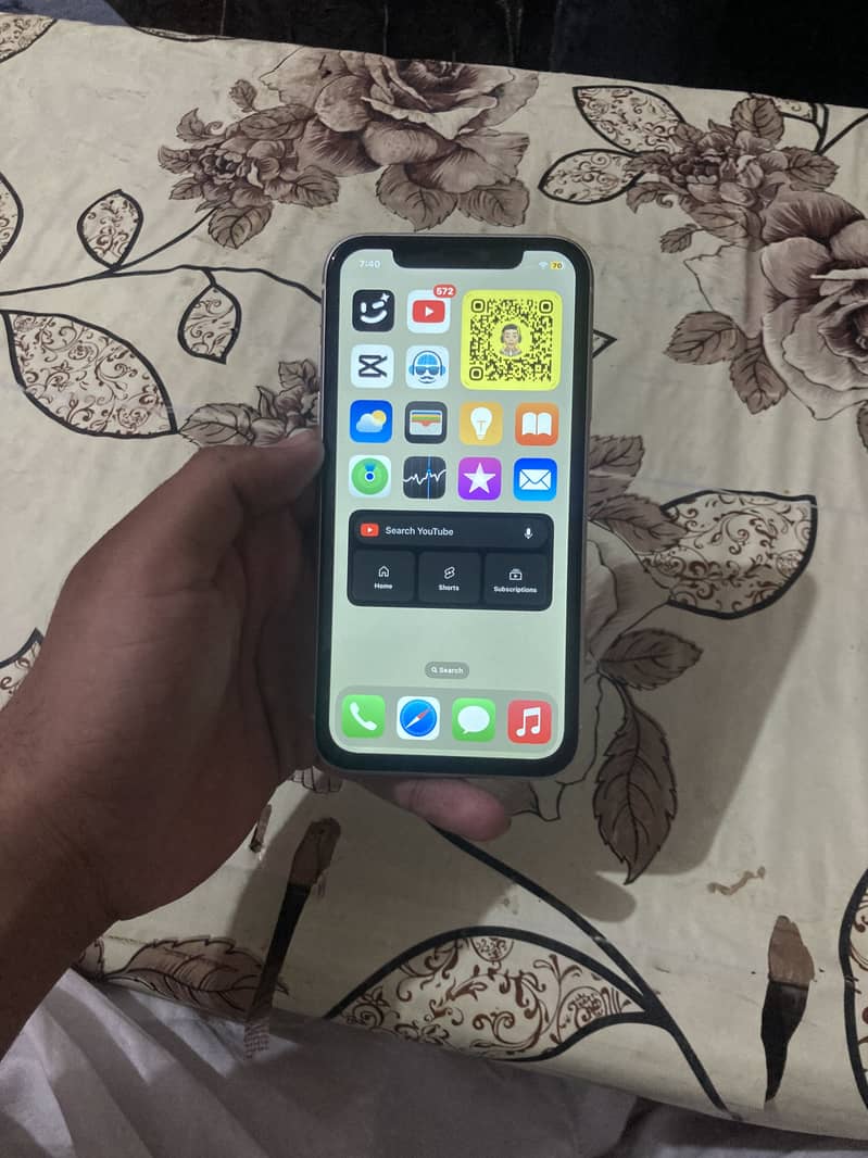 Apple iPhone 11 4