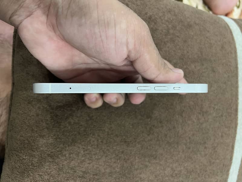 Apple iPhone 13 3