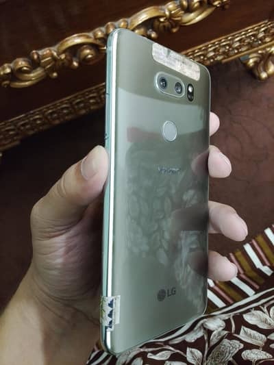 LG V30