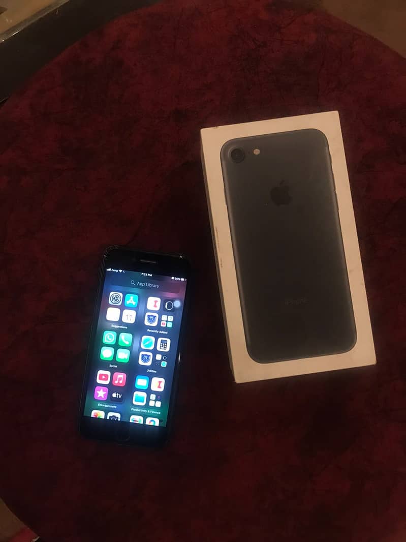 Apple iPhone 7, 32 GB, PTA Approved 1