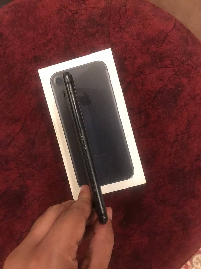 Apple iPhone 7, 32 GB, PTA Approved 3