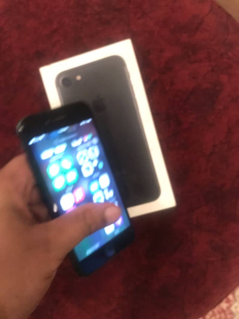 Apple iPhone 7, 32 GB, PTA Approved 4