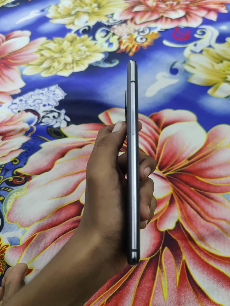 One Plus 7T single sim 4